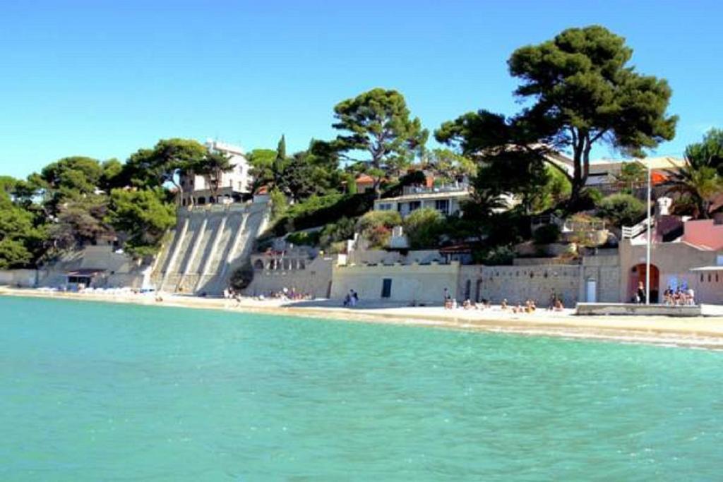 Bandol Brothers ภายนอก รูปภาพ